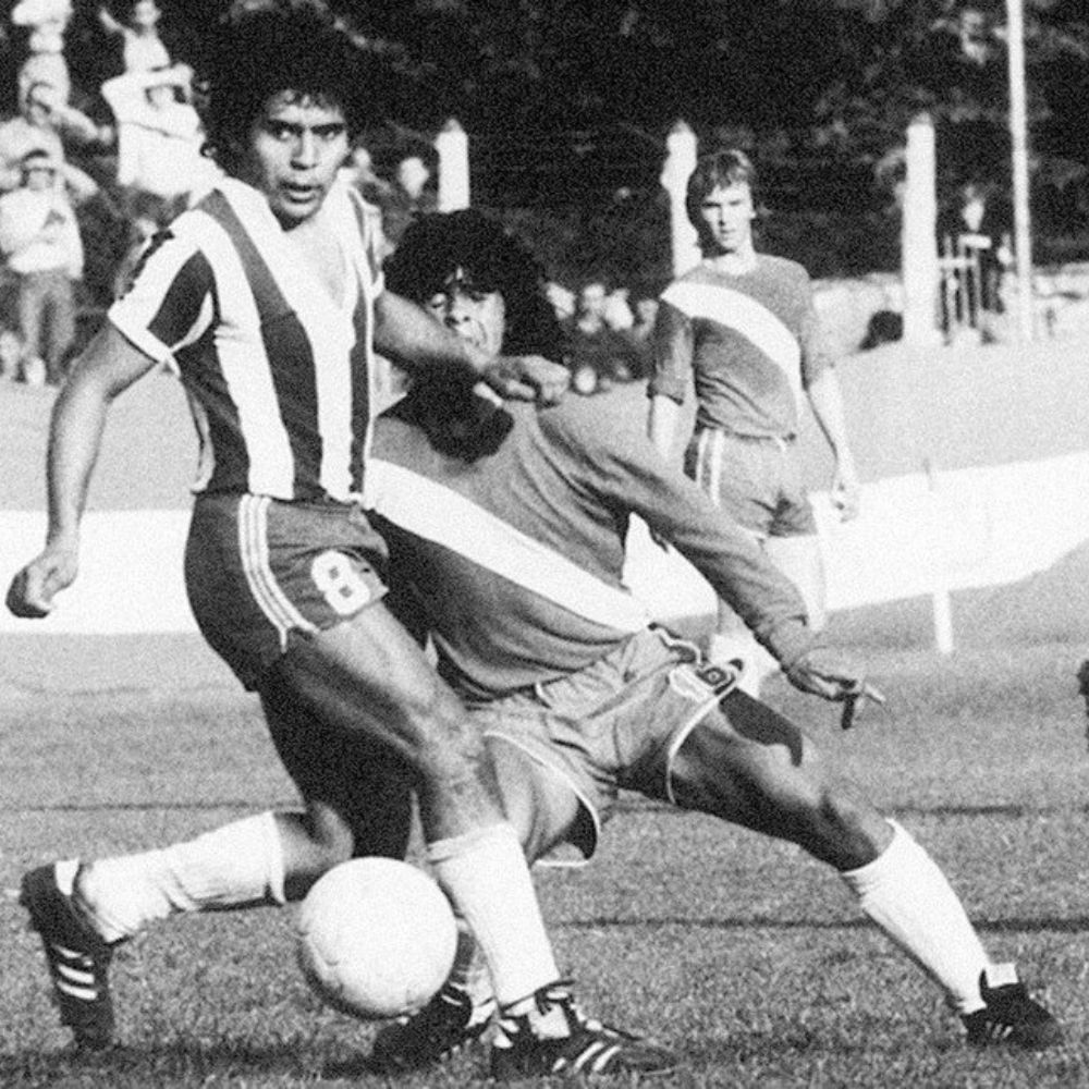 Su primer contacto con el balón
