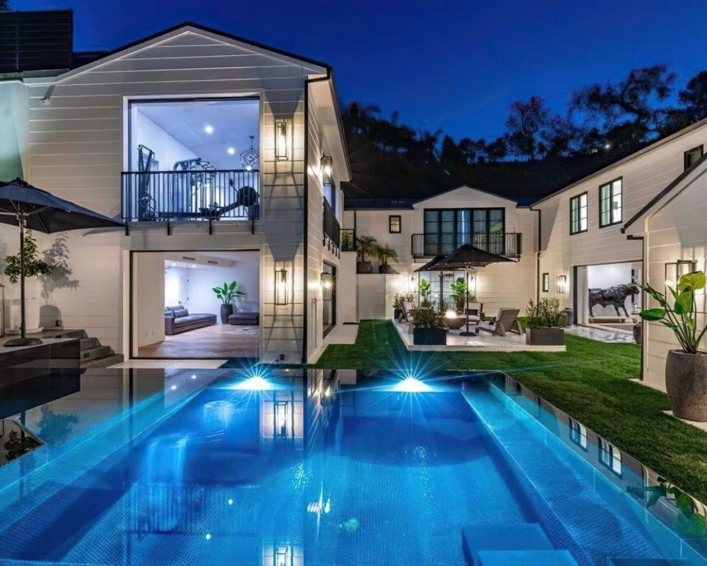 Rihanna's Estate in Beverly Hills