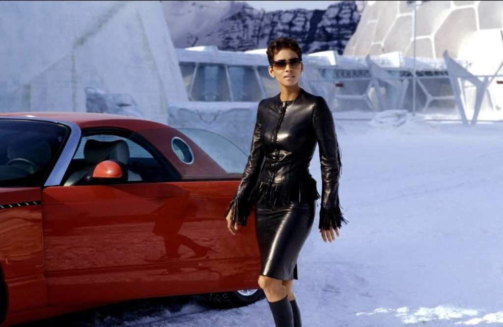Halle Berry - Jinx Johnson