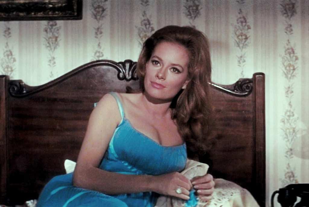 Luciana Paluzzi - Fiona Volpe