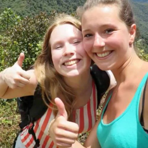 Fotos inéditas da câmara de dois turistas desaparecidos há oito anos na selva são reveladas.