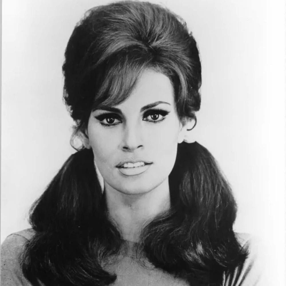 The Smouldering Brunette