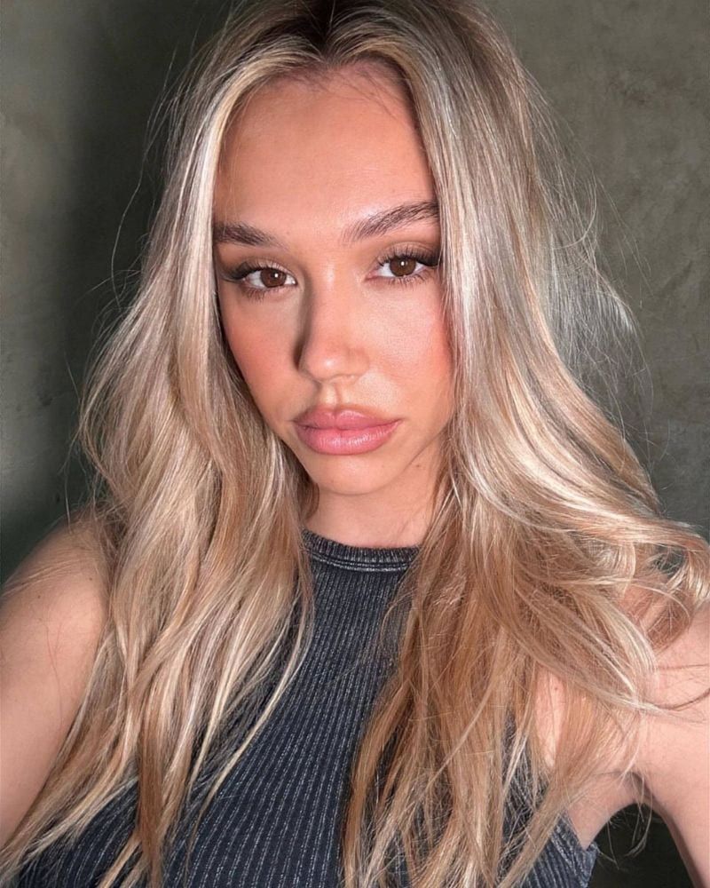 Alexis Ren